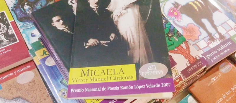 Anoche fue presentada la segunda edición de Micaela, poemario del fallecido colimense Víctor Manuel Cárdenas.
