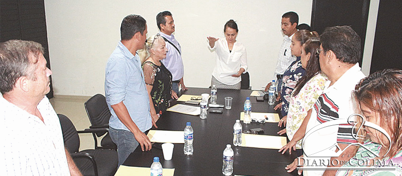 Blanca Estela Acevedo Gómez rindió protesta como alcaldesa de Ixtlahuacán ante los integrantes del Cabildo.