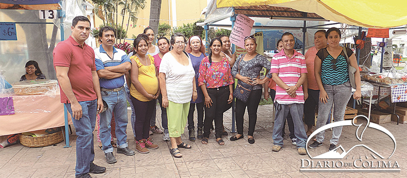 Vendedores de empanadas, acompañados por el diputado Javier Ceballos, advirtieron que se reubicarán a los lugares que han tenido durante muchos años, en el jardín de Villa de Álvarez, si la autoridad no hace caso a sus demandas.