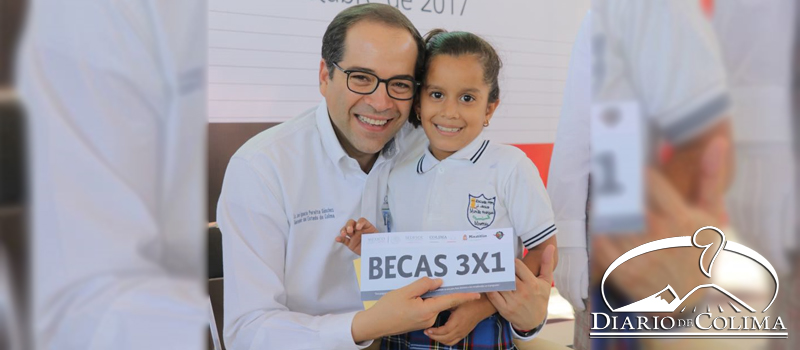 El gobernador José Ignacio Peralta Sánchez entregó en Minatitlán, becas del Programa 3x1 para Migrantes, a mil 960 alumnos de preescolar, primaria, secundaria, media superior y superior.