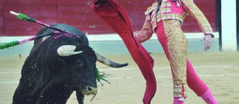 El diestro español Enrique Ponce es un torero de época que se presentará el domingo, en la Plaza de Toros La Petatera, dentro de la segunda corrida de los Festejos Charrotaurinos en Villa de Álvarez.